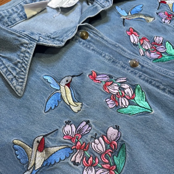 Vintage Bobbie Brooks Embroidered Denim Shirt Medium Hummingbirds Flowers - Picture 1 of 10